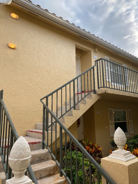 Building Photo - 1130 Lake Shore Dr