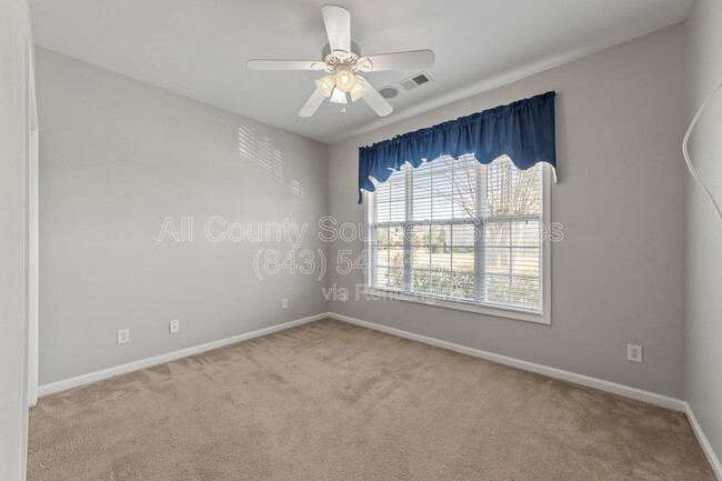 Building Photo - 264 Viareggio Road