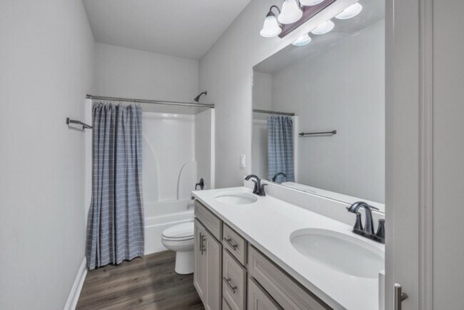 Building Photo - 4 Bedroom House Near LSU on Burbank