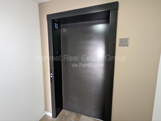 Building Photo - 426 27th St