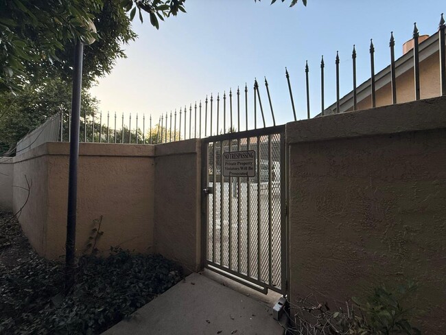 Building Photo - Updated 2 Bedroom, 2 Bath Condo in Gated Summershore Community – San Jose!