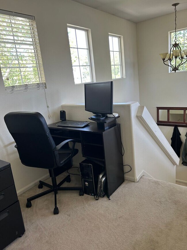 Building Photo - Welcome to your new home!  3 beds, 2.5 bat...
