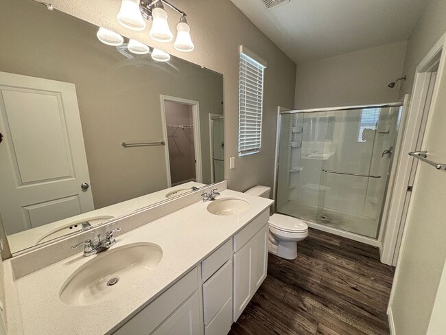 Building Photo - Beautifully Upgraded Single-Story 2BED/2BA...