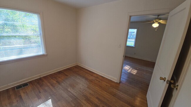 Building Photo - Forest Acres