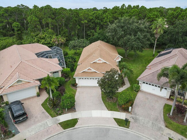 Building Photo - 715 SW St Vincent Cove
