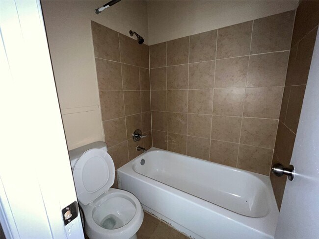 Building Photo - 2750 Holly Hall St