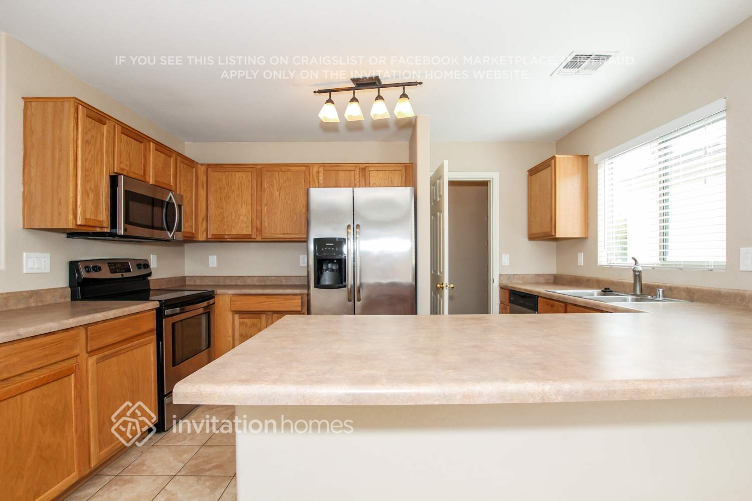 Building Photo - 13032 W Mauna Loa Ln