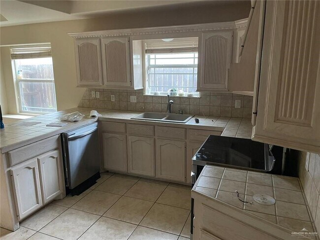 Building Photo - 17 N 45th St