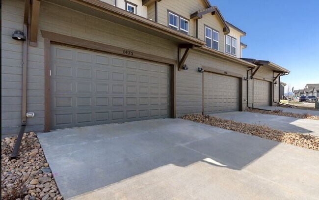 Building Photo - Gorgeous 3 bed/ 3.5 bath Condo At Heron La...
