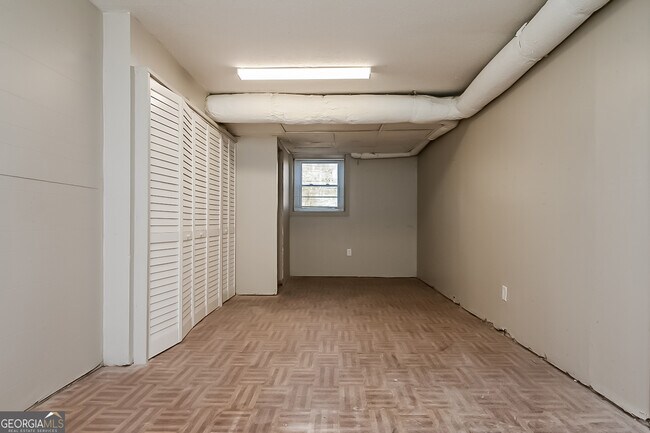 Building Photo - 4975 Manor Dr SW