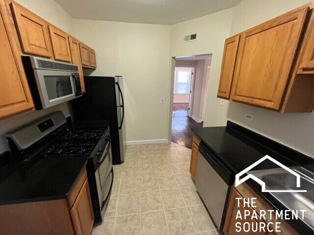 Building Photo - 2440 N Hamlin Ave