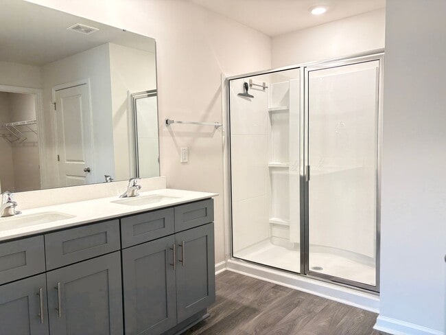 Building Photo - MOVE IN SPECIAL - 4 Bedroom, 2 Bathroom House in Trinity!