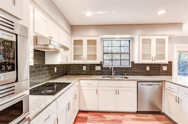Building Photo - 10905 Wintergreen Hill