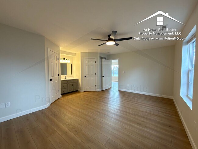 Building Photo - Greystone Court Duplex 1011-1013