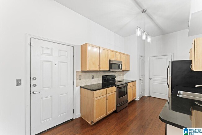 Building Photo - 2020 5th Ave S