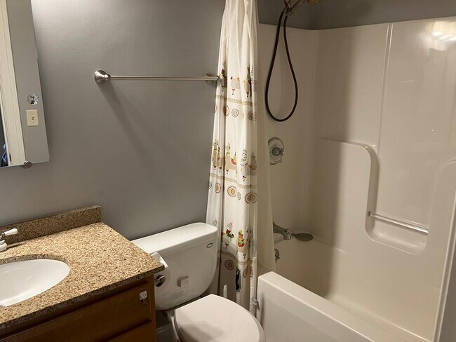 Building Photo - 215 Harvard St