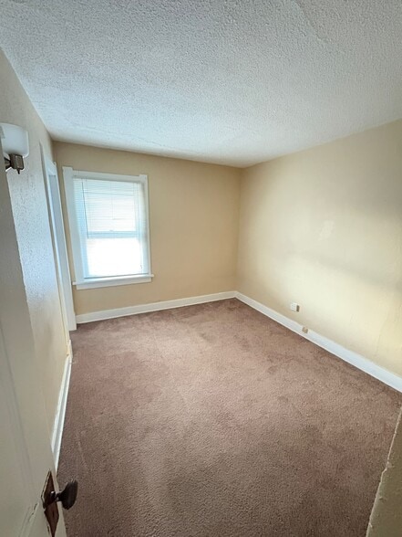 Building Photo - 1380 Berdan Ave