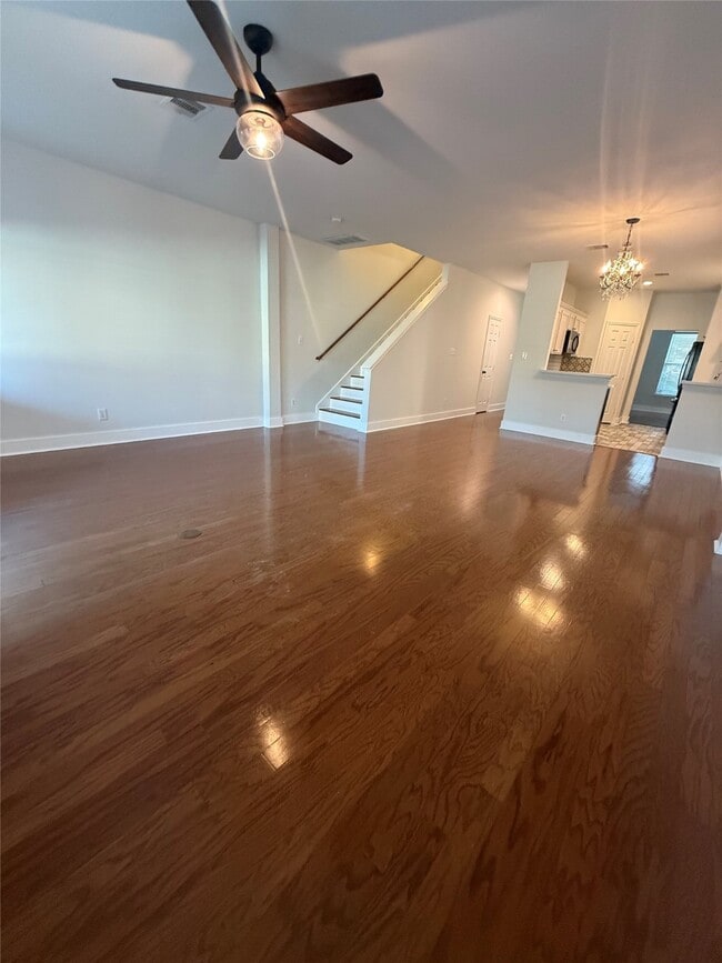 Building Photo - 609 W 20th St