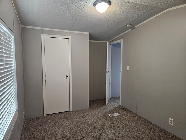 Building Photo - 71 Lynnwood Cir