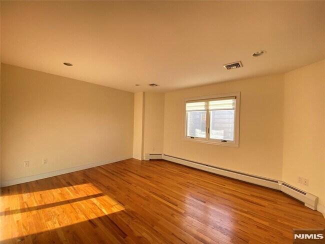 Building Photo - 517A Lawn Ave