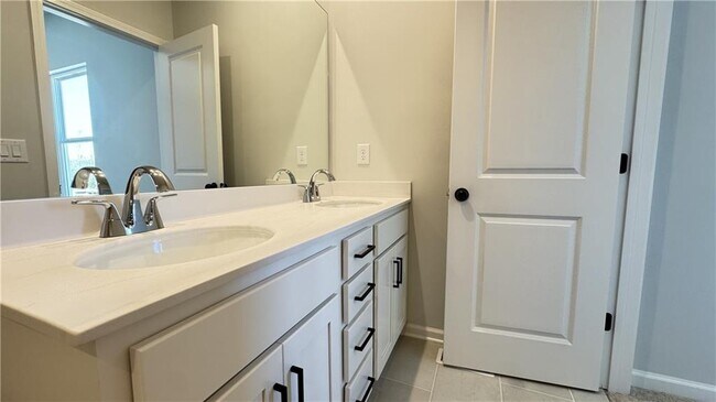 Building Photo - 1043 Bullpen Bluffs