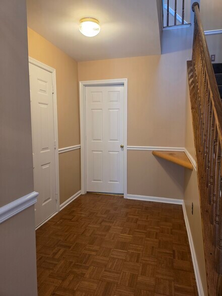 Entrance 1st floor - 8628 Indian Springs Rd