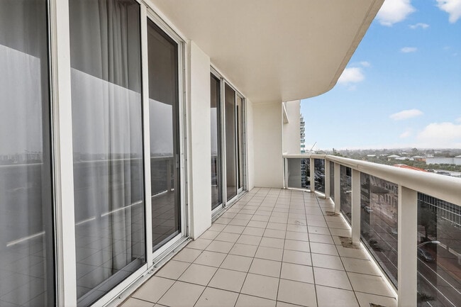 Building Photo - 9595 Collins Ave