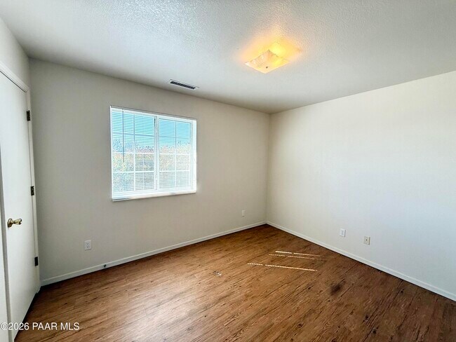 Building Photo - 3160 N Navajo Dr