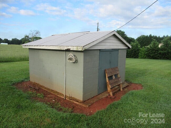Building Photo - 3487 Avery Rd