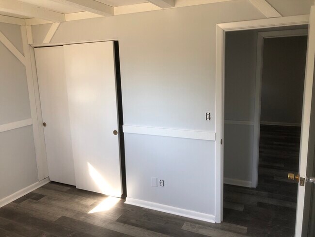 Building Photo - 235 Woodlawn Dr