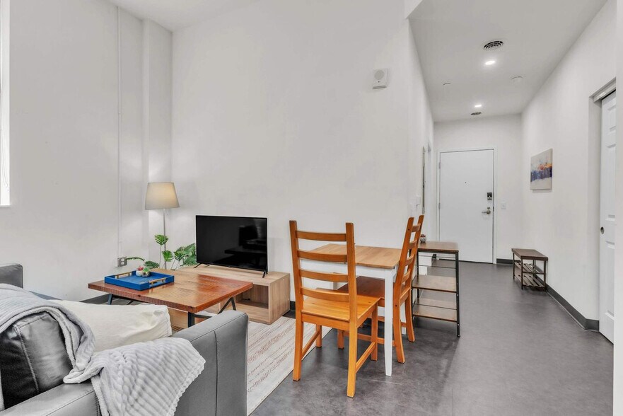 Building Photo - 800 Penn Ave