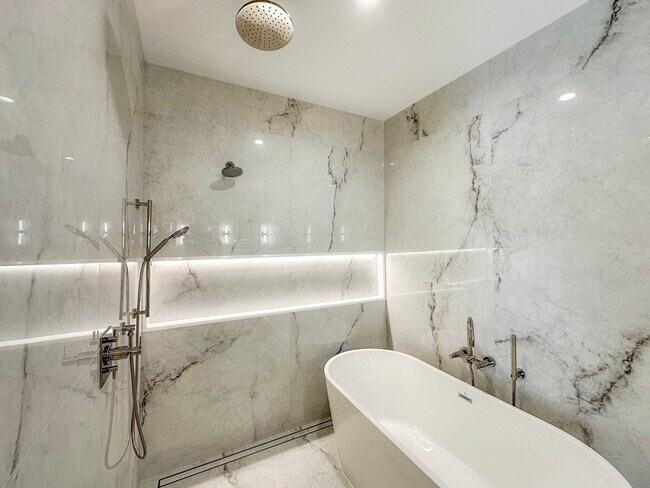 Building Photo - 144 Worcester St