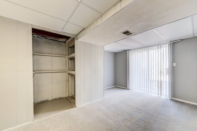 Building Photo - 3633 Shores Dr