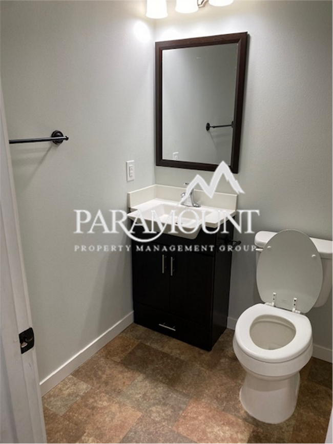 Building Photo - Beautiful 3 Bed/2 Bath Rambler Awaits!
