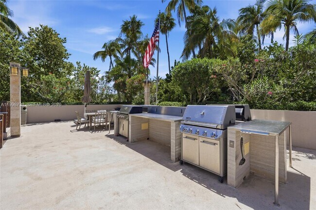 Building Photo - 251 Crandon Blvd