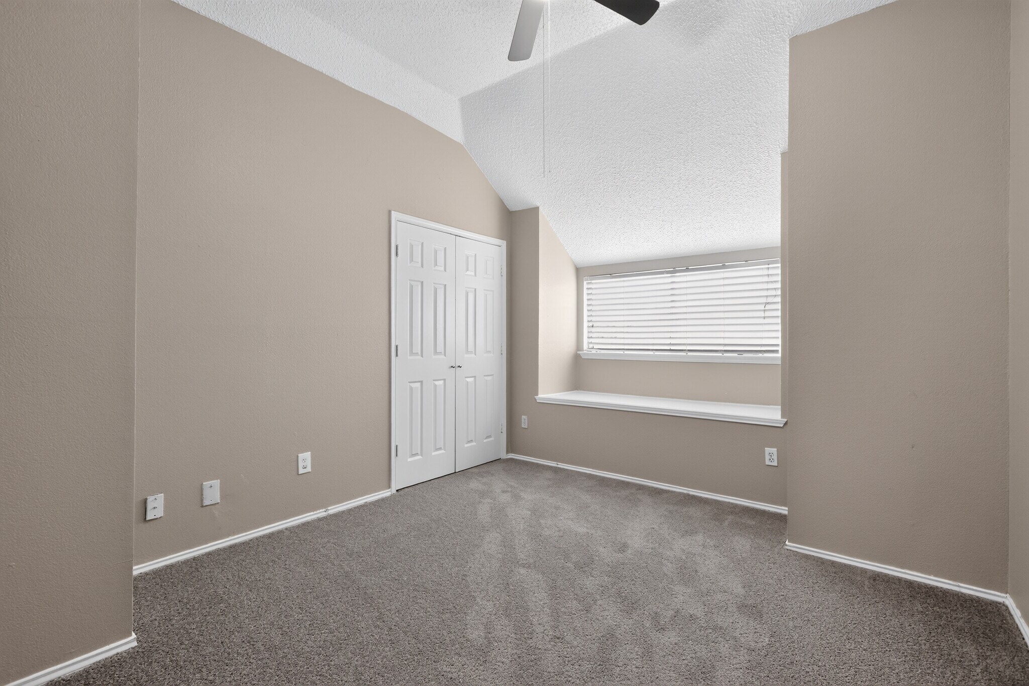 Building Photo - 1624 Ariel Dr