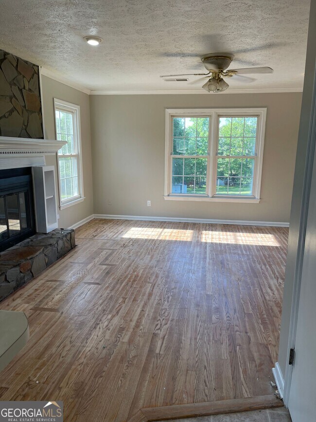 Building Photo - 4503 Scenic Mountain Dr SE