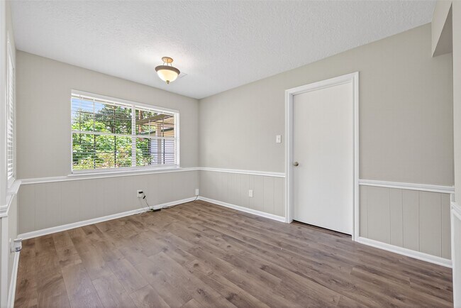 Building Photo - 105 Glenmora Ct