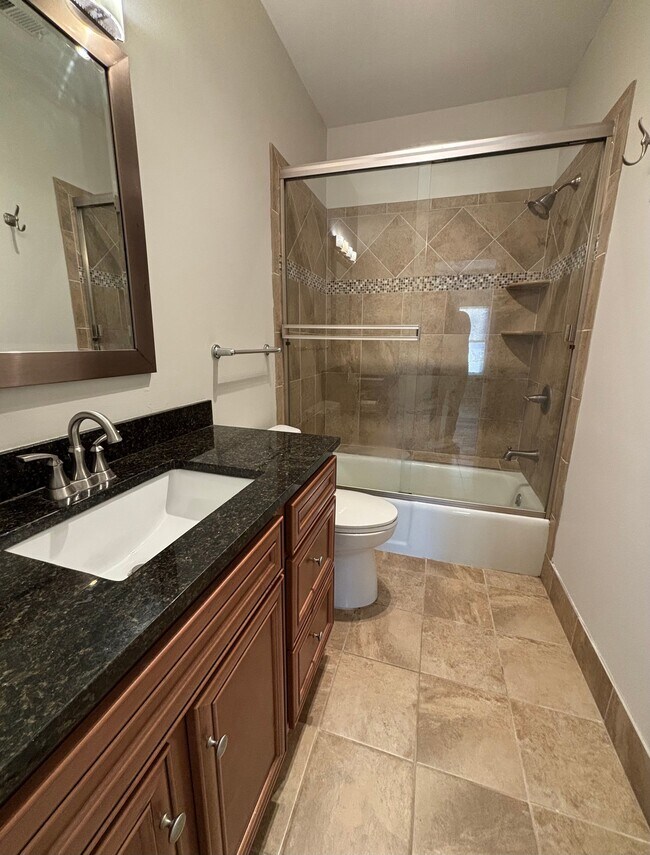 Building Photo - 1001 Brighthurst Dr