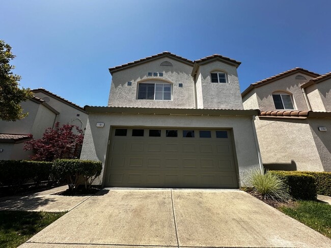 Building Photo - 2 story home, gated community, near Shops ...