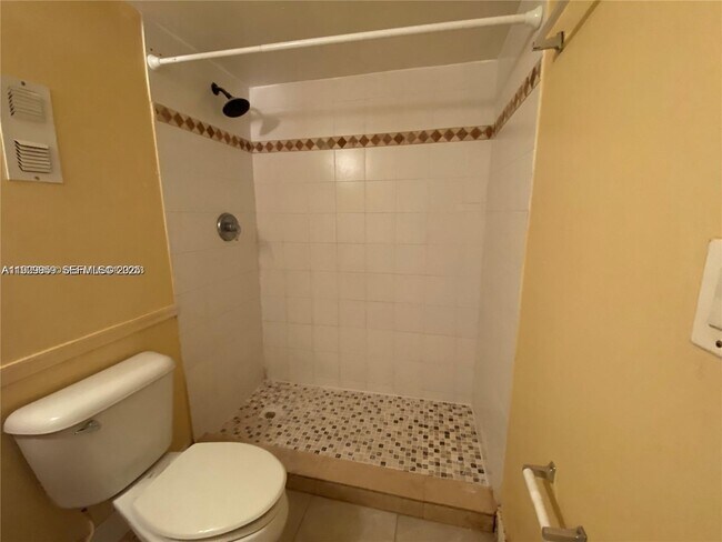 Building Photo - 16851 NE 23rd Ave