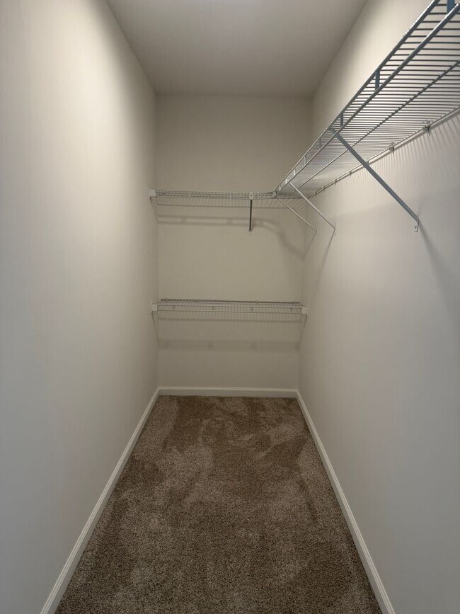 Building Photo - 12-12 Creekside Dr