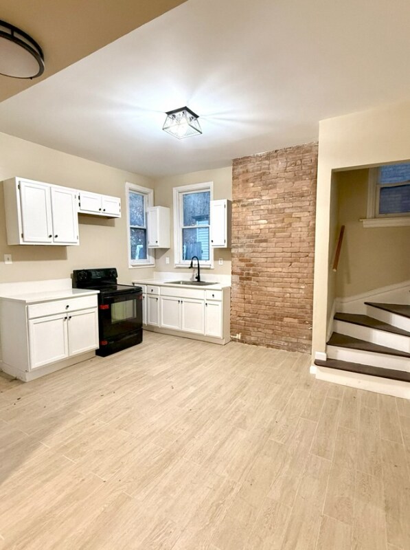 Building Photo - 751 Chislett St