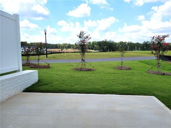 Building Photo - 310 Sound Cir