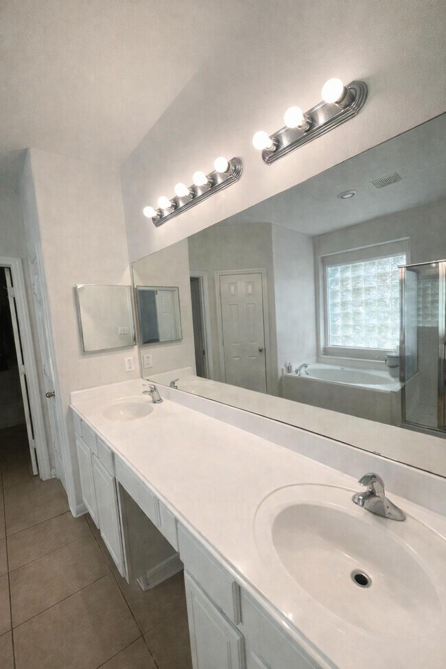 Building Photo - 26864 Calgary Pointe Dr