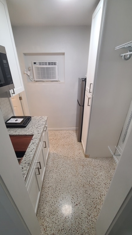 Building Photo - 719 20th Ave S