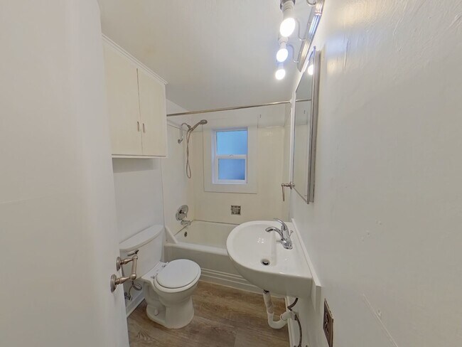 Building Photo - Glacier Tri-Plex