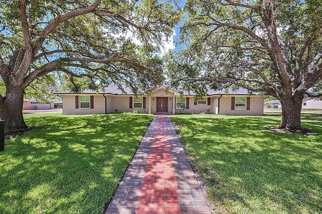 Building Photo - 1802 Carter Creek Pkwy