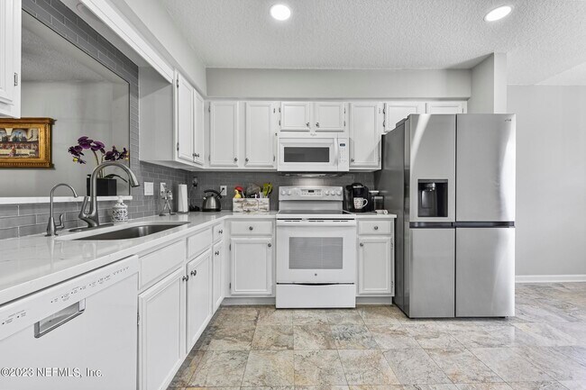Building Photo - 9126 Trevi Cir W