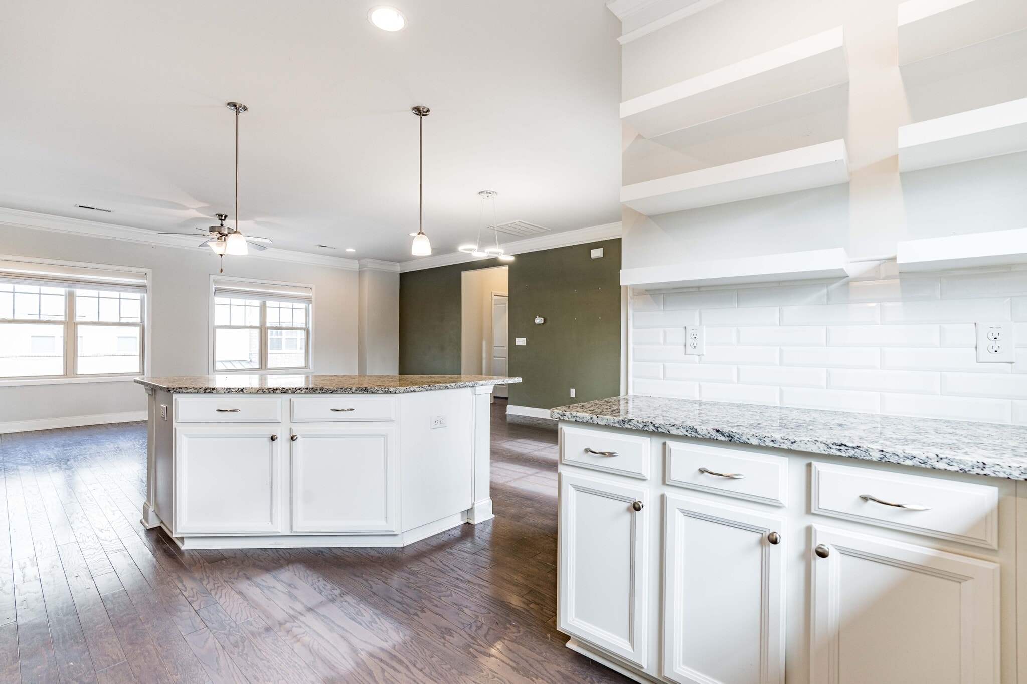 Building Photo - 321 View Dr